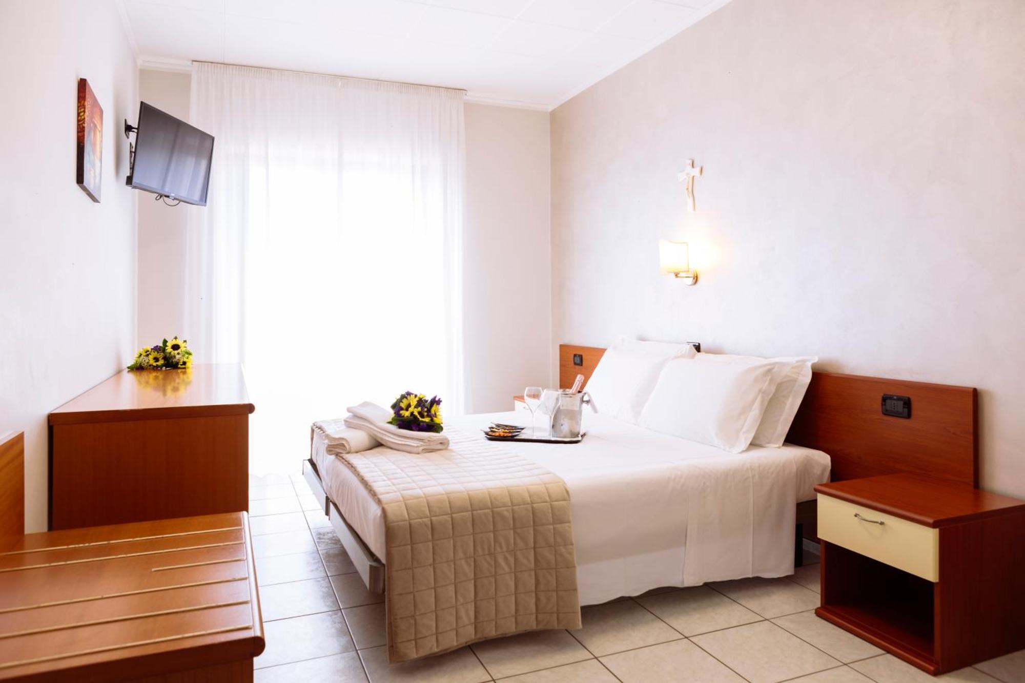 סן ג'יואבאני רוטונדו Hotel Leon - Ristorante Al Cavallino Rosso מראה חיצוני תמונה