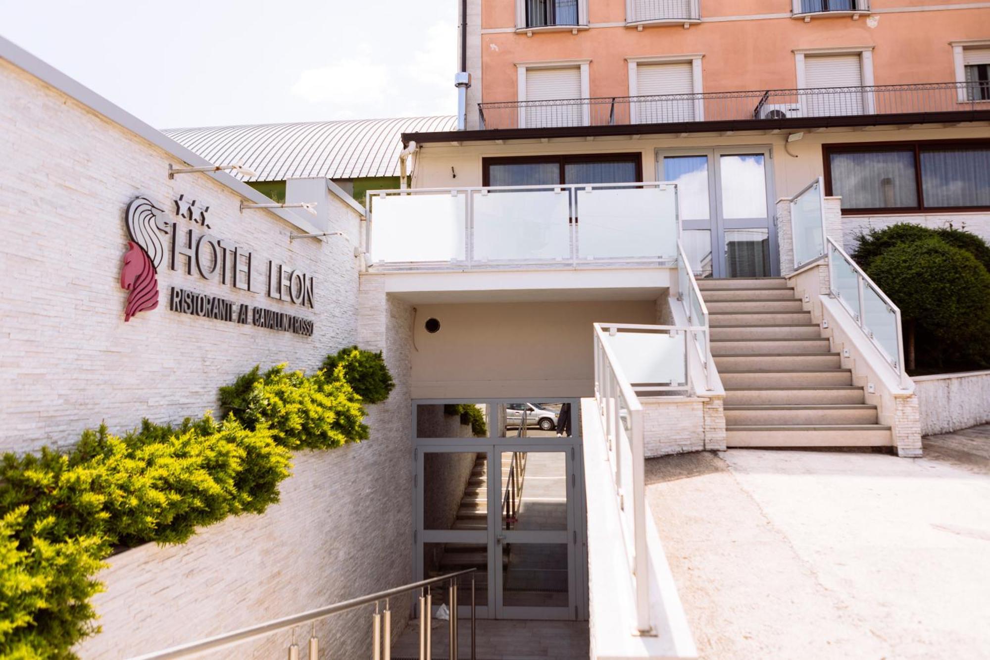סן ג'יואבאני רוטונדו Hotel Leon - Ristorante Al Cavallino Rosso מראה חיצוני תמונה